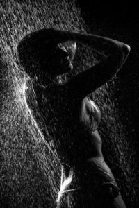 Foto: Wolfgang Fricke | Model: Miriam | aus einem Shooting mit dem neuen Wasserbecken & Dusche